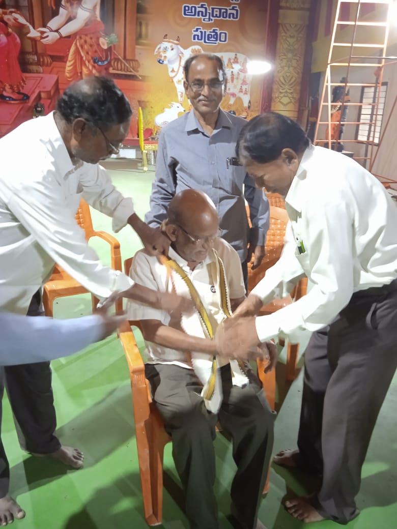 Honoring  Vadlamaani Satyanarayana Murty garu for attaing 75+ age.